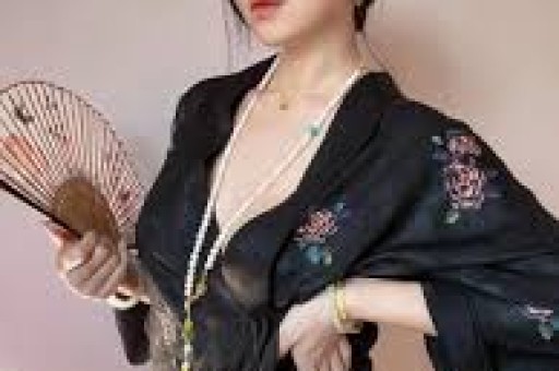 相亲舞台上的“富豪”人设崩塌：148万二手奥迪冒充宾利